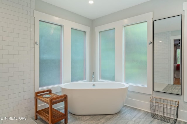456 Patterson Ln, Gatlinburg, TN 37738 - full bath featuring a soaking tub, wood finish floors, and baseboards