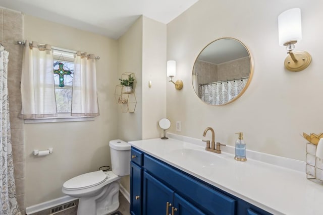 1190 Corum Hill Rd, Castalian Springs, TN 37031 - full bathroom featuring vanity, toilet, baseboards, and curtained shower