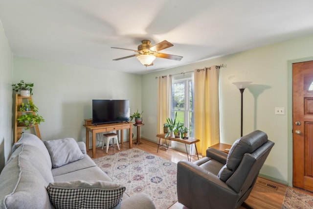 1190 Corum Hill Rd, Castalian Springs, TN 37031 - living area with light wood-style flooring and ceiling fan