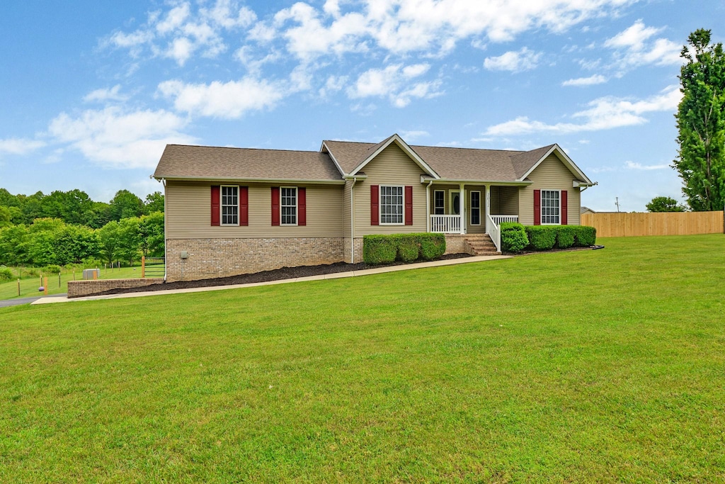 1011 Model Farm Rd, Jamestown, TN 38556 - ranch-style home with a porch