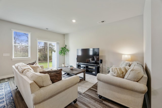 380 Gingerwood Ln, Hendersonville, TN 37075 - living area featuring dark wood-style flooring, recessed lighting, and baseboards