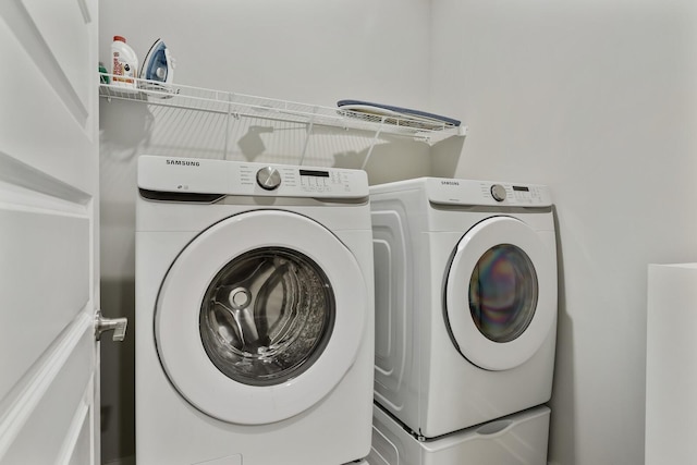 380 Gingerwood Ln, Hendersonville, TN 37075 - laundry room with separate washer and dryer