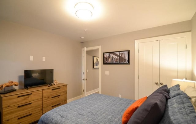2507 Clifton Ave Unit 104, Nashville, TN 37209 - bedroom featuring a closet and baseboards