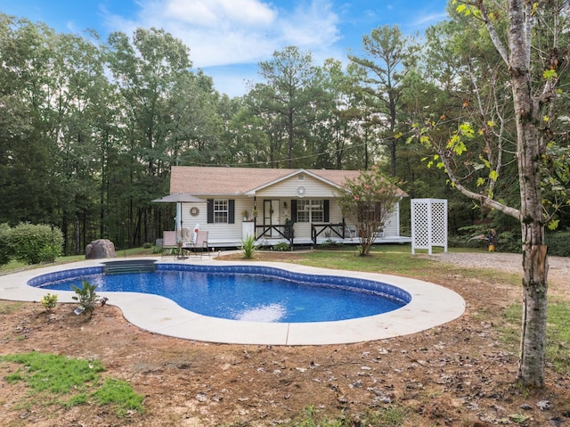 5935 Old Stage Rd, Huntingdon, TN 38344 - outdoor pool featuring a porch