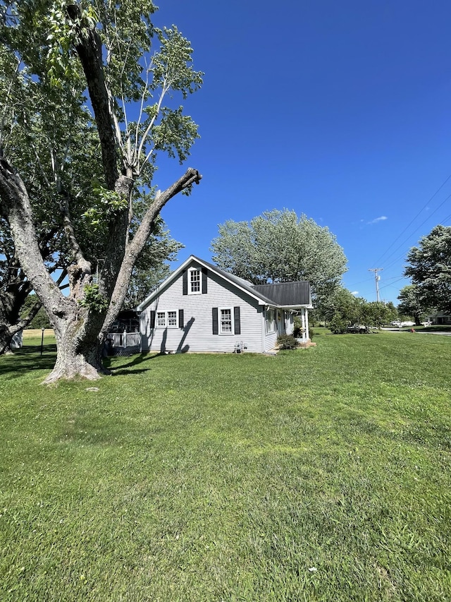 903 Days Rd, Lafayette, TN 37083 - view of home's exterior featuring a yard