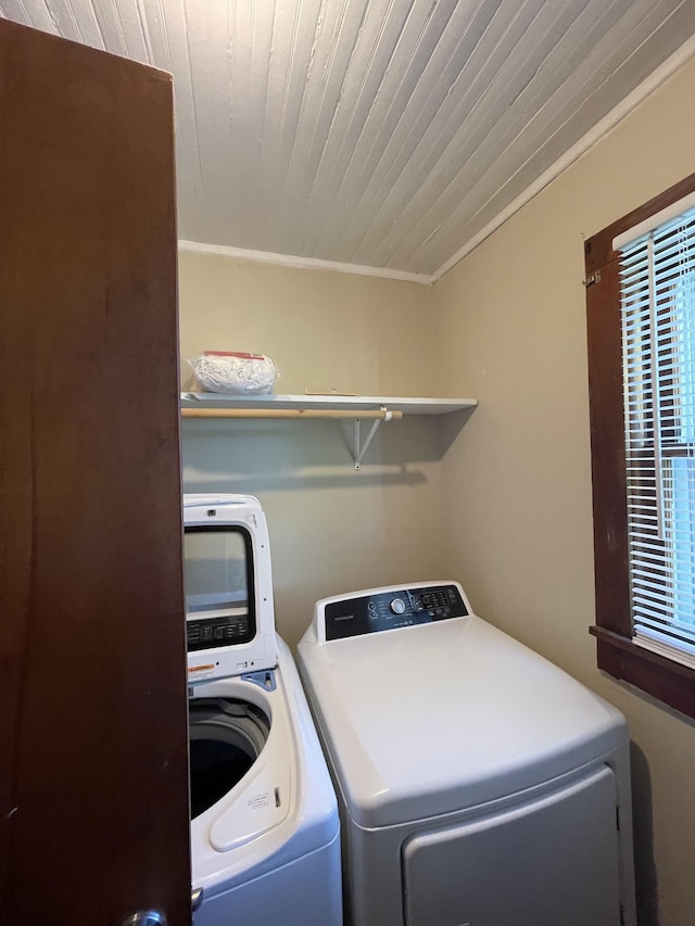 903 Days Rd, Lafayette, TN 37083 - laundry room featuring independent washer and dryer and wooden ceiling