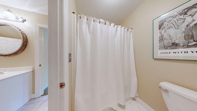 103 Doral Ln, Hendersonville, TN 37075 - full bathroom featuring tile patterned floors, toilet, vanity, and a shower with curtain