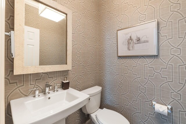 143 Prospect Hl, Nashville, TN 37205 - half bath featuring a sink and toilet