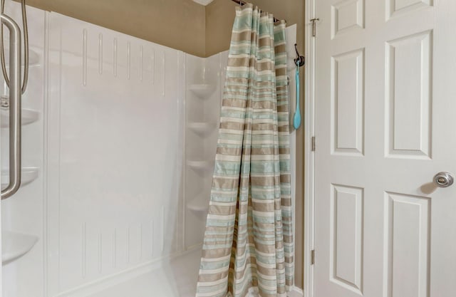 2137 Horton Way, Lewisburg, TN 37091 - bathroom featuring a shower with shower curtain