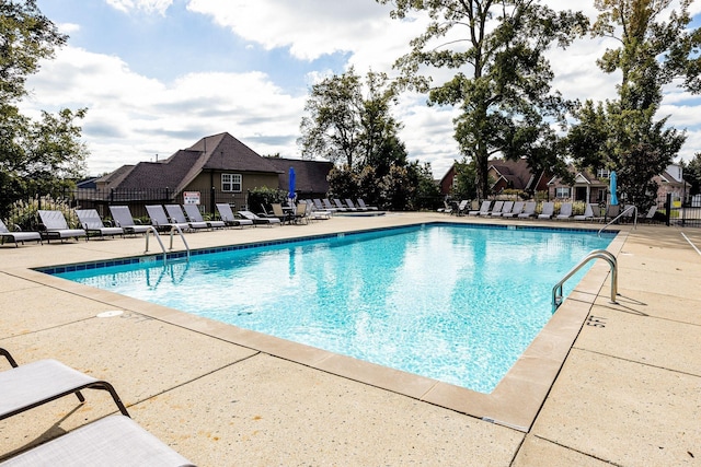 1023 Fitzroy Cir, Spring Hill, TN 37174 - community pool with a patio area