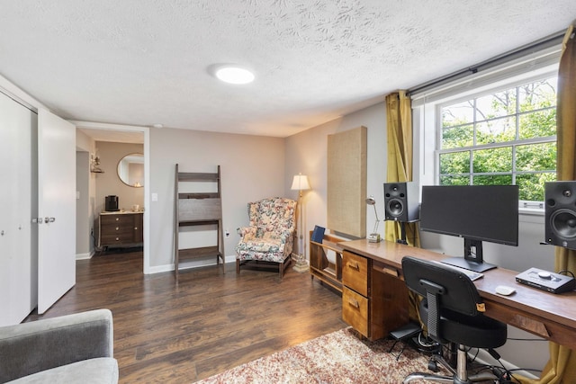 915 Tulip Cir, Gallatin, TN 37066 - home office featuring wood finished floors, a textured ceiling, and baseboards
