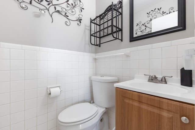 915 Tulip Cir, Gallatin, TN 37066 - half bath featuring toilet, tile walls, vanity, and wainscoting