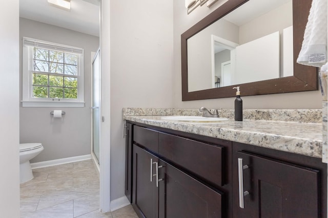 915 Tulip Cir, Gallatin, TN 37066 - full bath with vanity, toilet, baseboards, and a shower stall