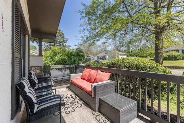 915 Tulip Cir, Gallatin, TN 37066 - balcony featuring an outdoor hangout area