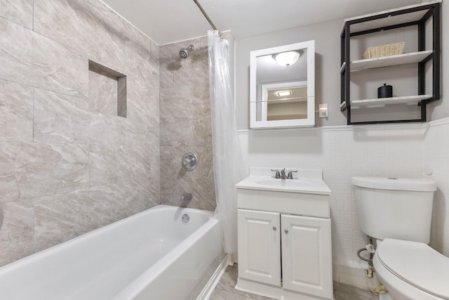 915 Tulip Cir, Gallatin, TN 37066 - bathroom with shower / bath combo with shower curtain, toilet, vanity, and wainscoting