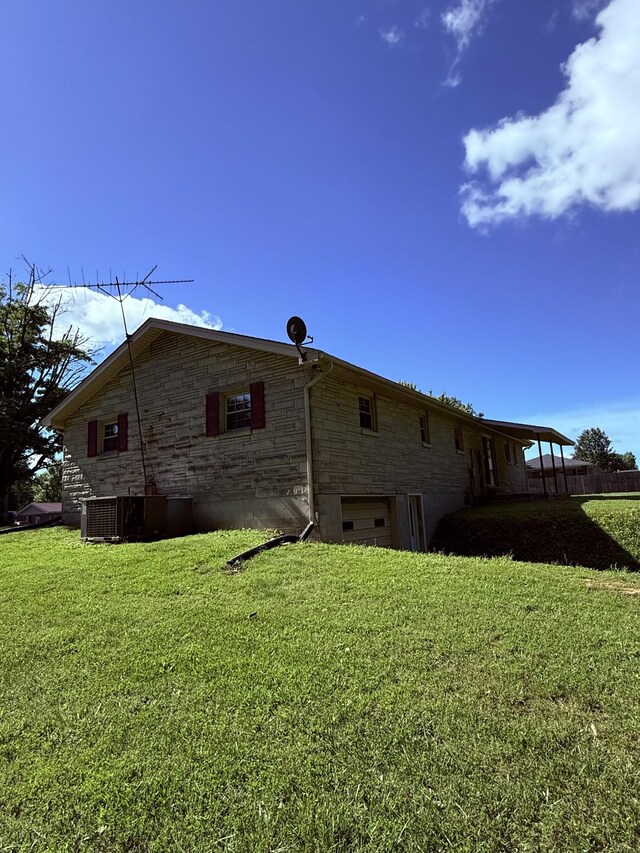 551 Maple Ter, Lafayette, TN 37083 - view of side of home with a yard, a garage, and stone siding