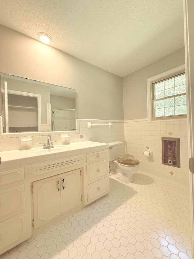 551 Maple Ter, Lafayette, TN 37083 - full bathroom featuring a textured ceiling, tile patterned floors, toilet, heating unit, and vanity