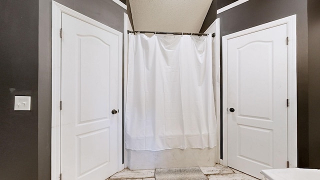 3507 Watts Ln, Murfreesboro, TN 37127 - bathroom featuring shower / bath combo with shower curtain and a textured ceiling