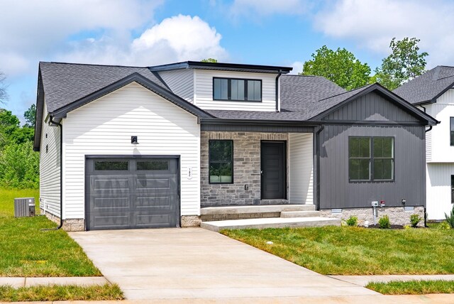 185 Dewberry Ct, Clarksville, TN 37042 - view of front facade featuring a garage, a front yard, a shingled roof, and central air condition unit