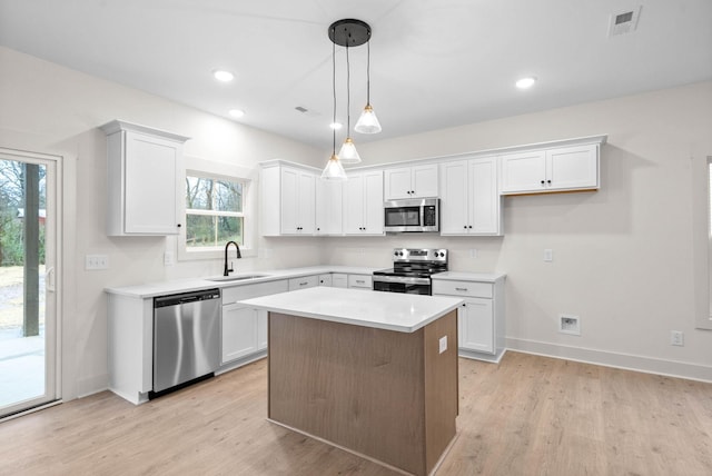 193 Dewberry Ct, Clarksville, TN 37042 - kitchen featuring stainless steel appliances, a sink, white cabinetry, and recessed lighting