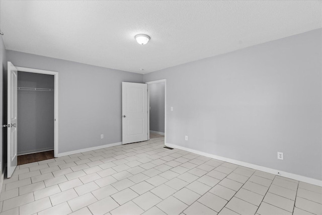 724 Shelly Ln, Rossville, GA 30741 - unfurnished bedroom featuring a textured ceiling and a closet