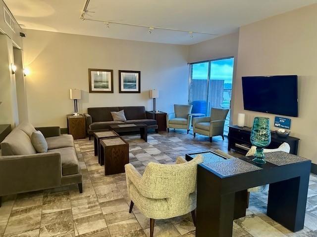 1131 Stringers Ridge Rd Unit 11K, Chattanooga, TN 37405 - living room featuring track lighting