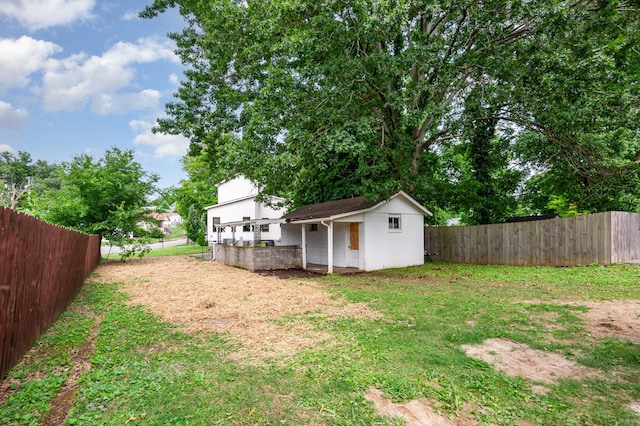 311 N 9th St, Nashville, TN 37206 - view of yard with an outbuilding