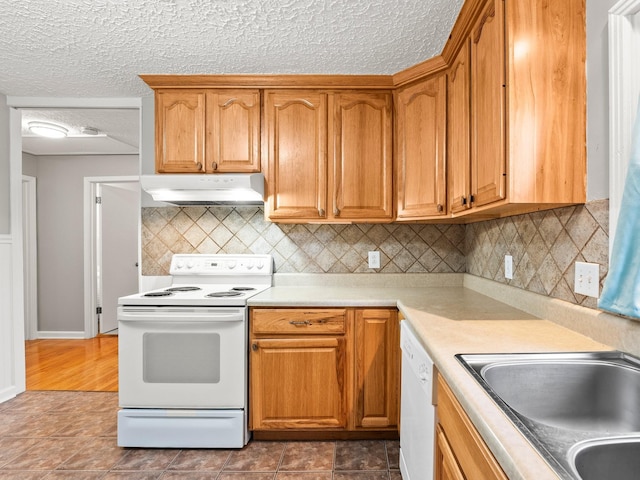 806 Pleasant View Dr, Winchester, TN 37398 - kitchen with white appliances, under cabinet range hood, light countertops, a textured ceiling, and backsplash
