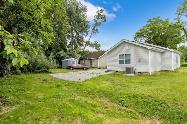 1104 Howell St, Hopkinsville, KY 42240 - rear view of property with central air condition unit, crawl space, and a yard