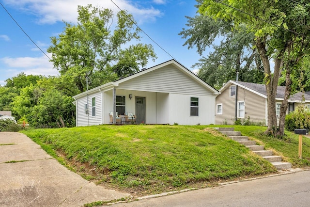 1104 Howell St, Hopkinsville, KY 42240 - view of front of property featuring a front yard
