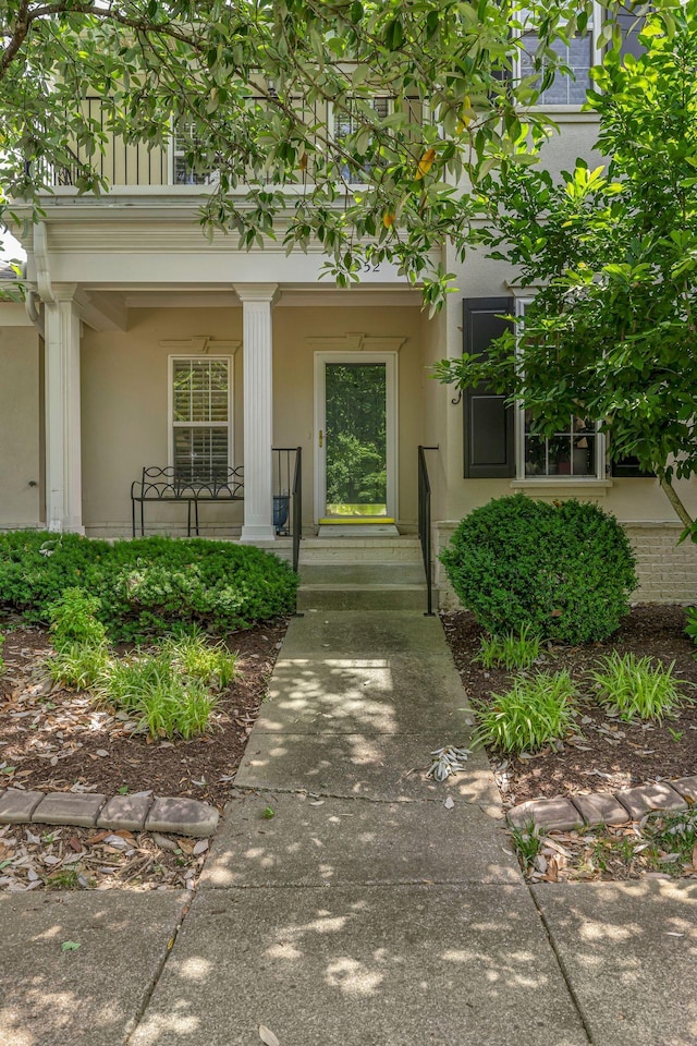 1552 Charleston Blvd, Murfreesboro, TN 37130 - entrance to property featuring stucco siding and a porch