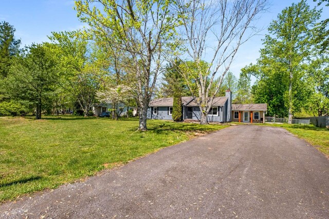 4706 Barfield Crescent Rd, Murfreesboro, TN 37128 - ranch-style home featuring driveway and a chimney