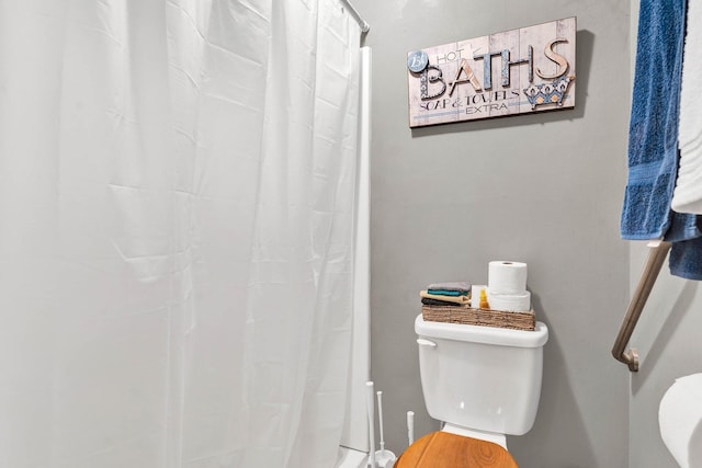 4028 Tomahawk Cir NW, Cleveland, TN 37312 - bathroom with toilet and curtained shower
