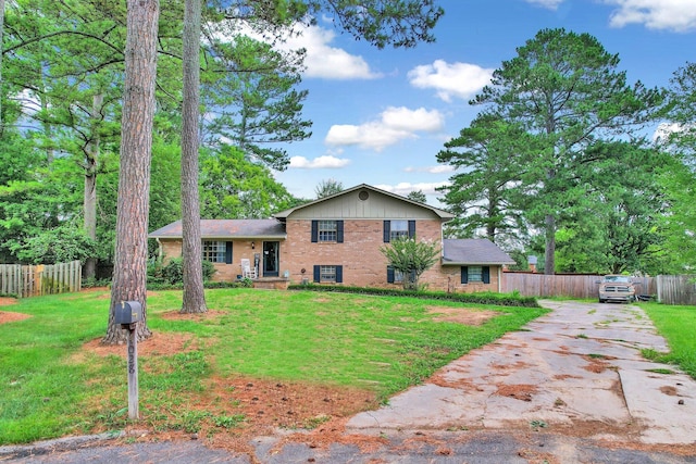 4028 Tomahawk Cir NW, Cleveland, TN 37312 - tri-level home with brick siding and concrete driveway