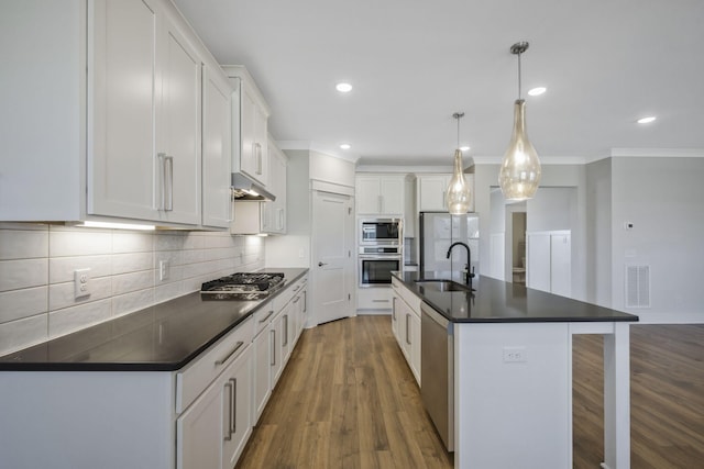 7209 Richvale Dr, Fairview, TN 37062 - kitchen with stainless steel appliances, a sink, dark countertops, wood finished floors, and recessed lighting