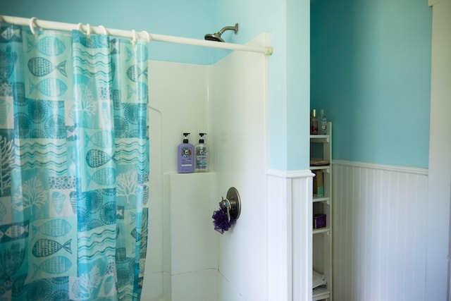 3281 Pulaski Hwy, Lawrenceburg, TN 38464 - bathroom with wainscoting and a shower with shower curtain