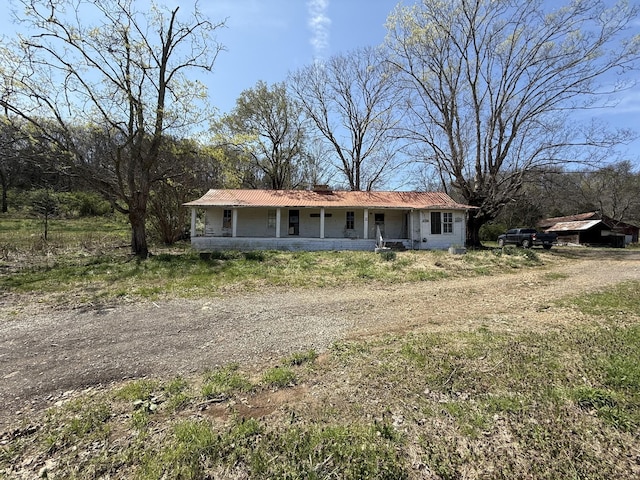 2001 Scotty Parker Rd, Gallatin, TN 37066 - view of front of home featuring covered porch