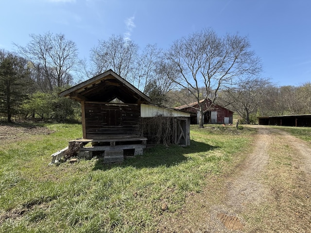2001 Scotty Parker Rd, Gallatin, TN 37066 - view of side of property featuring a lawn