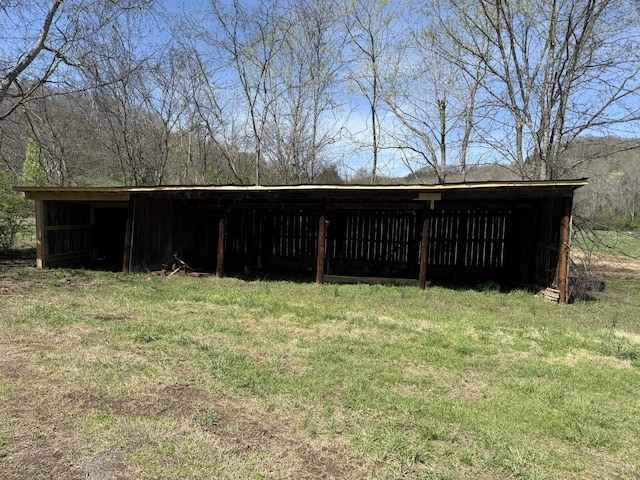 2001 Scotty Parker Rd, Gallatin, TN 37066 - view of grassy yard with an outbuilding and an outdoor structure