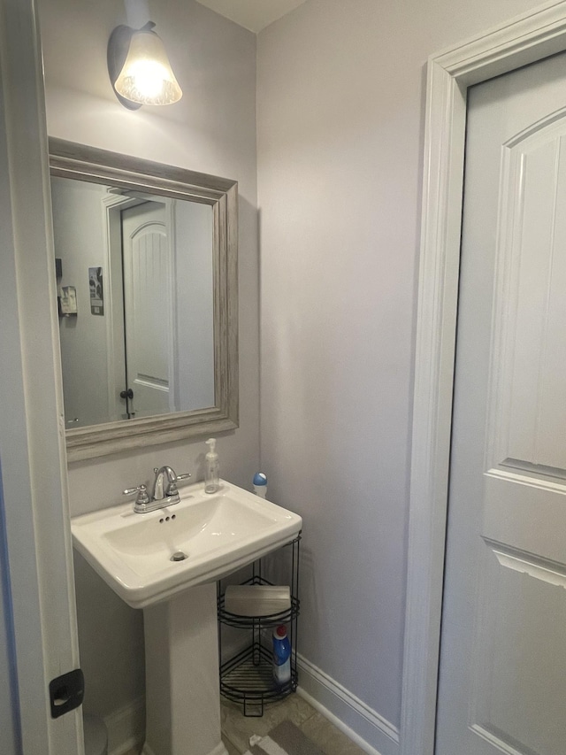 380 Preakness Cir, Pleasant View, TN 37146 - bathroom with baseboards