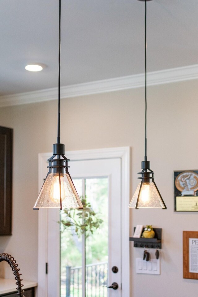 1336 Von Hallen Ct, Murfreesboro, TN 37128 - detailed view of ornamental molding and pendant lighting