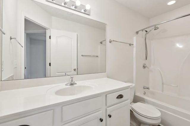 2889 Sharpie Dr, Clarksville, TN 37040 - full bathroom featuring toilet, vanity, and shower / bathtub combination