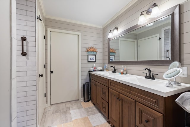 440 Bluff Point Ln, Waverly, TN 37185 - full bath featuring ornamental molding and double vanity
