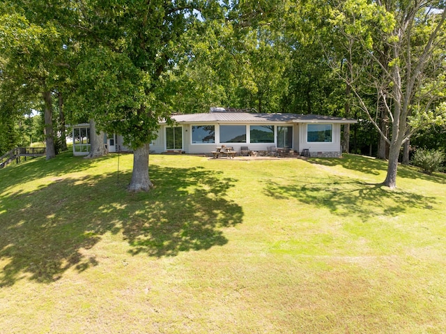 440 Bluff Point Ln, Waverly, TN 37185 - view of front facade featuring a front yard and a chimney