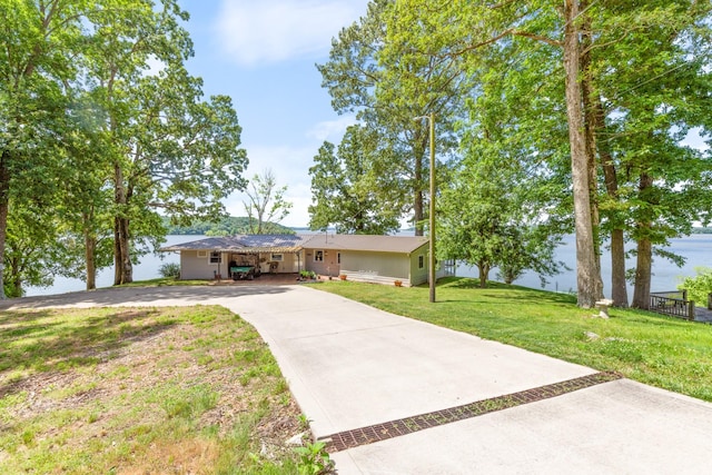 440 Bluff Point Ln, Waverly, TN 37185 - single story home featuring concrete driveway and a front lawn