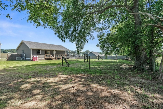 84 Del Toro Dr, Sparta, TN 38583 - view of yard featuring a deck