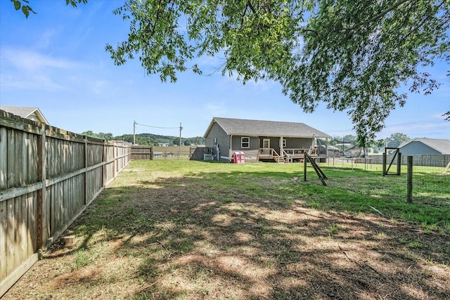 84 Del Toro Dr, Sparta, TN 38583 - view of yard with a deck