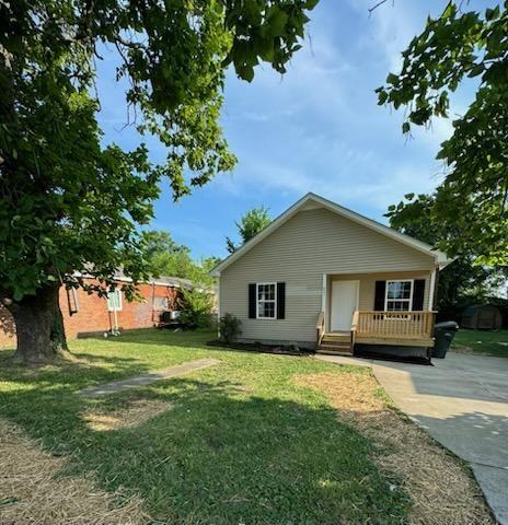 803 17th Ave E, Springfield, TN 37172 - back of property with a lawn