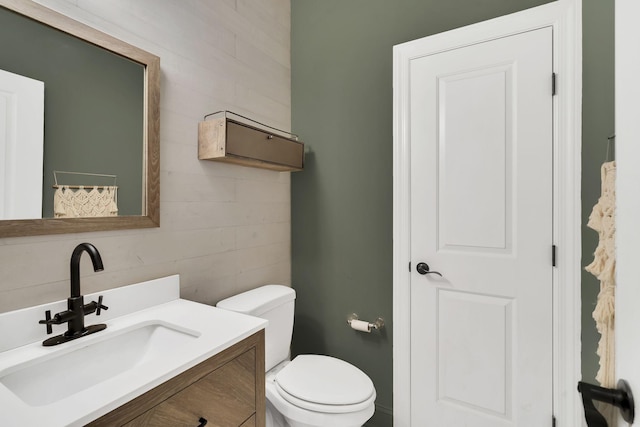 4480 Old Murfreesboro Rd W, Lebanon, TN 37090 - bathroom featuring vanity and toilet