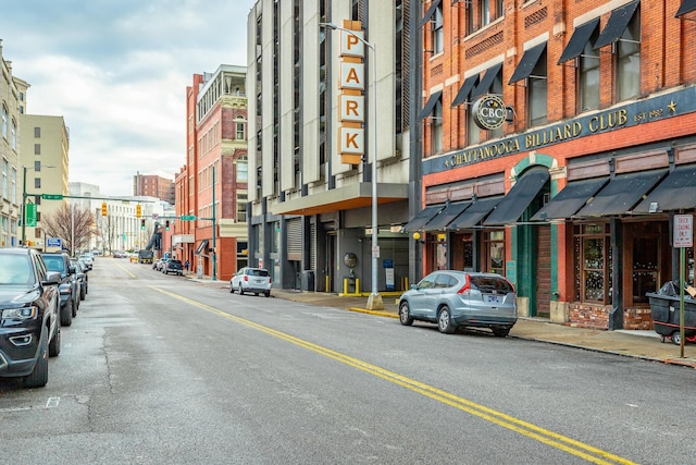 117 E 7th St Unit 902, Chattanooga, TN 37402 - view of asphalt street with street lights, sidewalks, curbs, and traffic lights